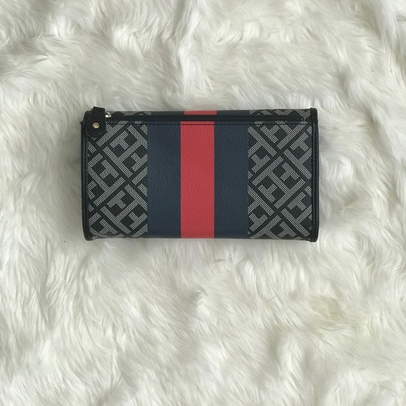 Tommy Hilfiger Trifold Wallet - Picture 3 of 5